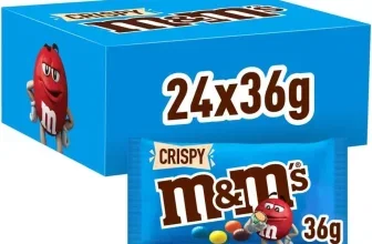 Eine blaue Schachtel M&M'S Crispy Schokolinsen mit Knusperkern 24 Packungen (24 x 36g) mit einem roten M&M's-Männchen