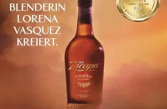 Zacapa Solera Flasche mit Goldmedaille und Text von Master Blenderin Lorena Vasquez