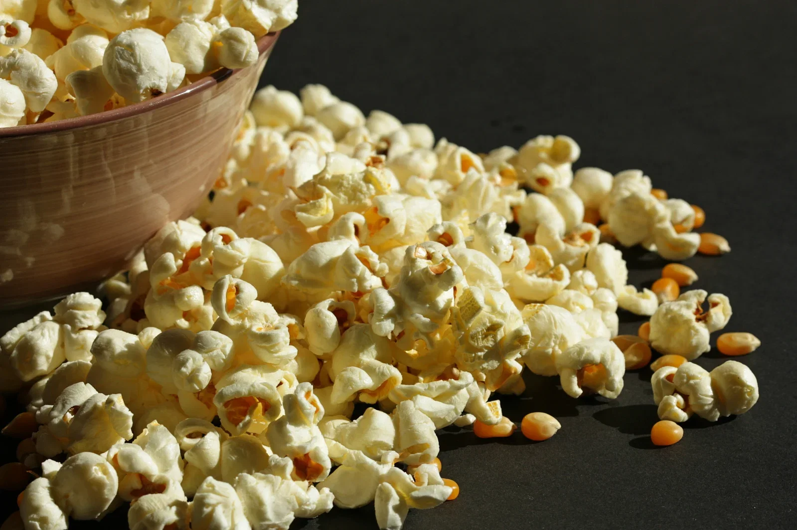 Seeberger Mikrowellen-Popcorn salzig mit Sonnenblumenöl 24er Pack (24 x 90 g)