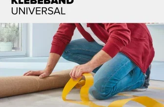 Person kniet auf dem Boden und befestigt gelbes Klebeband an einer braunen Rolle neben dem tesa Logo.