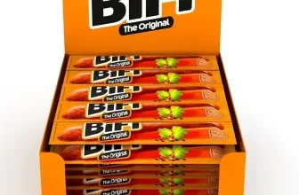 Ein orangefarbenes Display mit BiFi-Salami-Sticks
