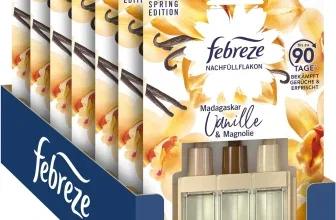 Ein blaues Display mit dem Febreze-Logo, gefüllt mit 7 Packungen Febreze 3Volution Madagaskar Vanille Duftstecker Nachfüllflakons.