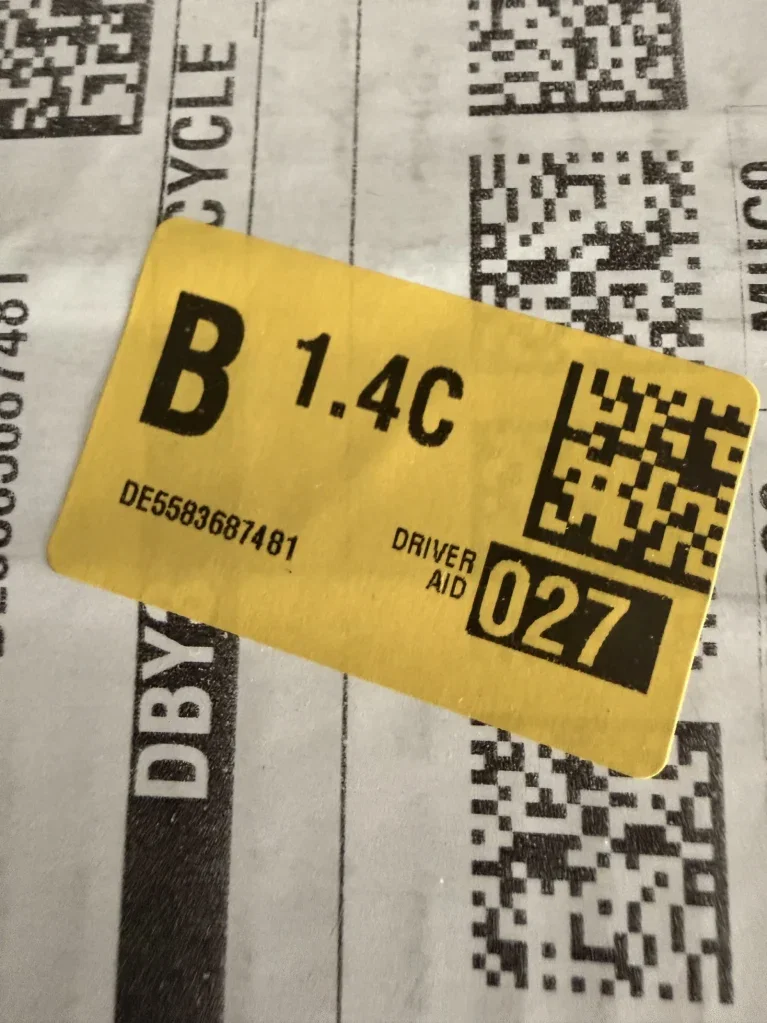 Das bedeutet der gelbe Sticker auf Amazon-Paketen