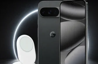 Ein schwarzes Google Pixel 10 Pro mit einem weißen Ladegerät und einem hellen Ring im Hintergrund.