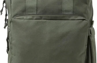 Ein olivgrüner Rucksack mit zwei Trageriemen und einem roten Levi's-Logo
