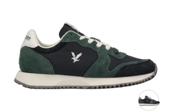 Ein schwarzer und grüner Sneaker mit weißem Adler-Logo und weißen Schnürsenkeln
