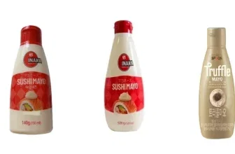 Drei Mayonnaise-Flaschen, zwei mit Sushi-Mayo-Etikett und eine mit Truffle Mayo-Etikett