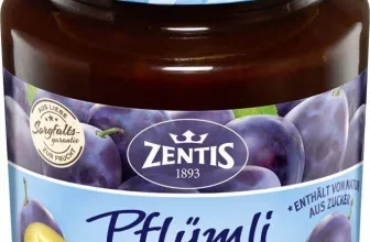 Ein Glas Zentis Aachener Pflümli ZERO mit blauer und weißer Verpackung und Pflaumenabbildung