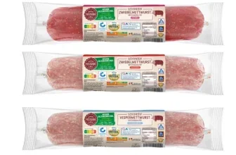 Drei Packungen Schinkenmettwurst in Plastikverpackungen mit deutschen Etiketten