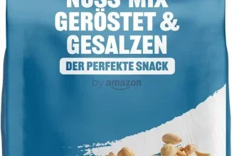 Ein blauer Beutel mit Nuss-Mix