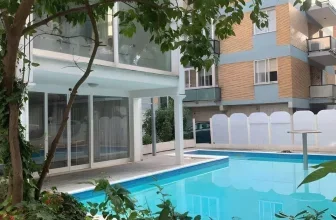 Außenansicht des Hotel Royal Plaza in Rimini nahe dem Strand