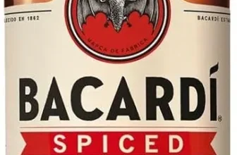Eine Flasche Bacardi Spiced Rum mit schwarzem Schraubverschluss und Etikett