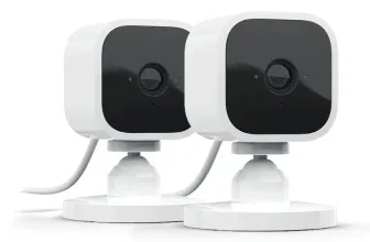 Zwei Blink Mini Überwachungskameras für den Innenbereich mit Full-HD und Nachtsicht