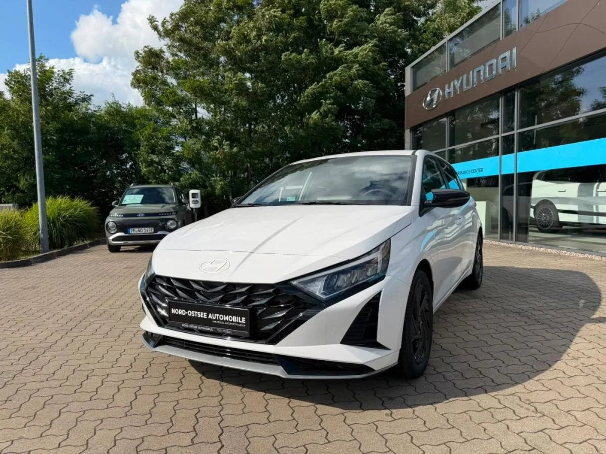 Hyundai i20 Blackline mit 90 PS für 109,00 € / Monat + 1.390,00 € einmalig – LF 0,38 (Privat- und Gewerbekunden)