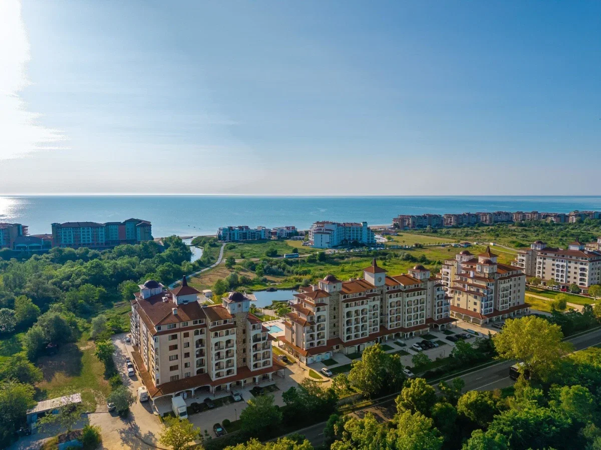 Bulgarien Urlaub: 6 Tage im 4 Sunrise All Suites Resort ab 365 € mit All Inclusive, Transfer & Flug