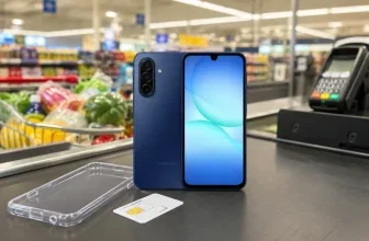 Günstiges 5G-Smartphone mit Schutzhülle und SIM-Starterkarte an einer Discounterkasse