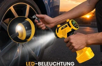 Person nutzt gelbe Luftpumpe mit LED-Licht am Autoreifen bei Sonnenuntergang