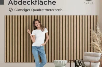 Frau vor großem Wandpaneel aus Holzslats. Text: Große Abdeckfläche, 1,44 m².