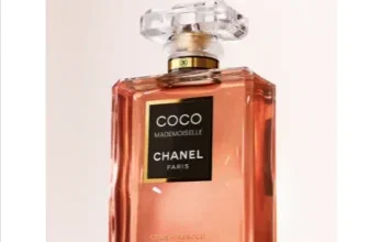 Dosen Chanel Coco Mademoiselle Crush Absolu Parfümflasche mit rosafarbenem Inhalt und Kristalldeckel