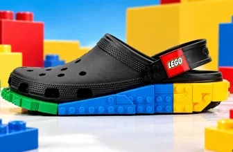 Crocs x LEGO 4LW System Clog Black in Schwarz mit LEGO-inspirierten Designelementen