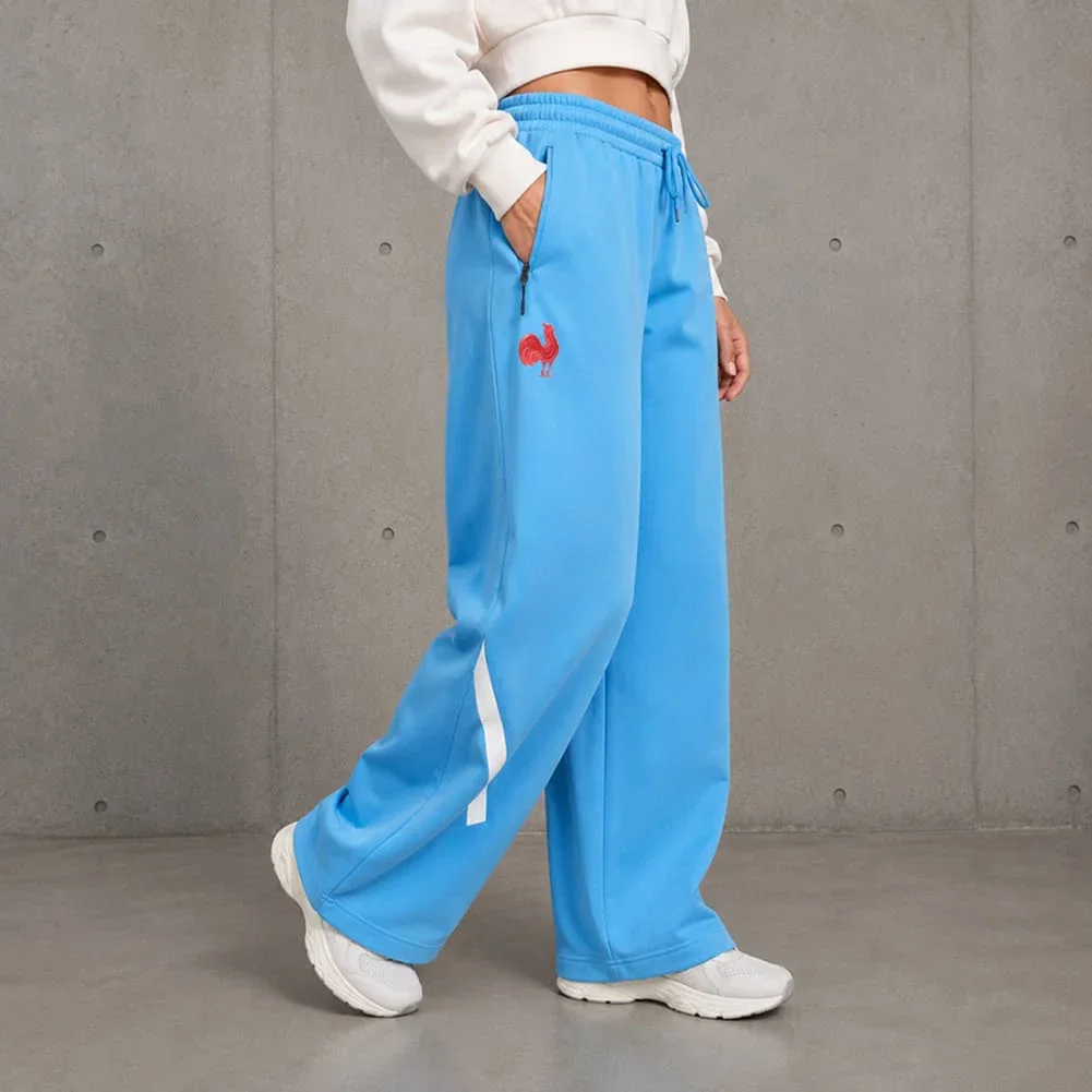 Detailansicht der adidas Damen Freizeit Hose mit Reißverschlusstaschen
