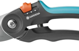 Gardena PremiumCut Flex Gartenschere mit schwarz-blauem Griff und orangefarbenem Hebel