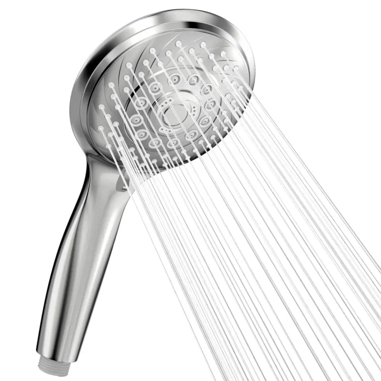 VEHHE chrom Handbrause mit Wasserstrahl, Duschkopf mit mehreren Düsen auf weißem Hintergrund