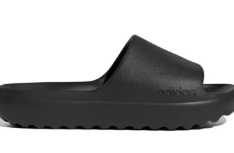 Schwarze adidas Adilette Lumia Core Hausschuhe mit dicker Sohle und geprägtem Logo