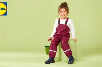 Lupilu Matschhose Kind in Matschhose passend zum Lidl-Angebot der Lupilu Matsch- und Buddelhose für 4,99 Euro mit Lidl Plus