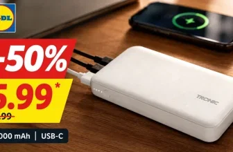 TRONIC Powerbank mit 10.000 mAh und USB-C auf einem Holztisch