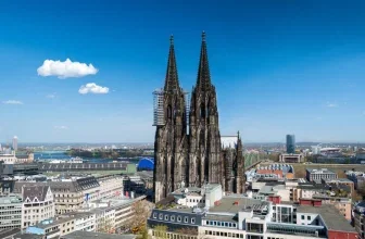 Kölner Dom während der Dreikönigswallfahrt in Köln