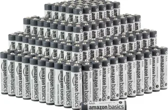 Große Menge an Amazon Basics AAA-Batterien in mehreren Reihen auf weißem Hintergrund