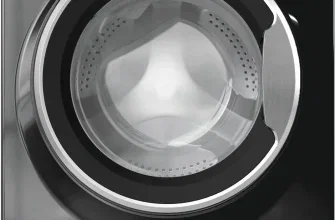 Bauknecht W7 S6300 A Waschmaschine in Schwarz mit silbernem Türumrandung und Bedienfeld