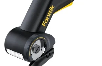 Fanttik C10 Pro elektrischer Kartonschneider mit Zubehörteilen und USB-Kabel auf weißem Hintergrund