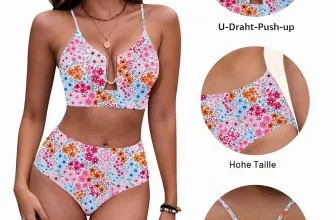 Model in buntem Blumen-Bikini mit Push-up-BH und hoher Taille
