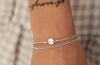 Mehrlagiges Initialen-Armband für Damen mit Buchstaben-Anhänger
