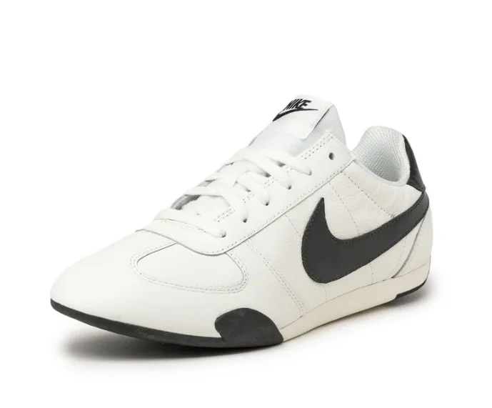 Nike Sprint Sister Damensneaker in der Farbe Sail mit schwarzen Details