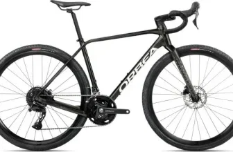 Schwarzes Orbea Gravelrad mit Carbon-Gabel und Schaltung im Seitenprofil