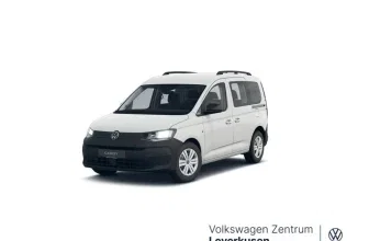 Weißer Volkswagen Caddy California von der Seite mit Dachreling und VW-Zentrum Leverkusen Logo
