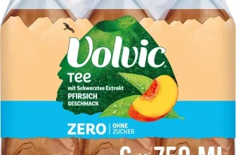 Sechs Flaschen Volvic Tee Zero Pfirsich im Mehrfachpack mit brauner Flüssigkeit und Pfirsich-Abbildung