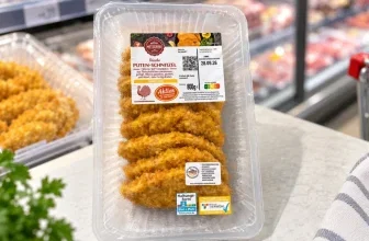 Panierte Putenschnitzel in einer Verpackung als Symbolbild zum Aldi-Nord-Rückruf