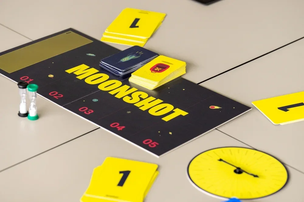 Moonshot EDU kostenlos bestellen: Kreativitäts-Brettspiel für Schulen und Bildungseinrichtungen
