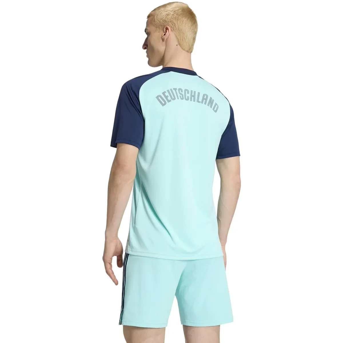 adidas Deutschland 2026 Pre-Match-Trikot mit DFB-Wappen und Deutschland-Schriftzug