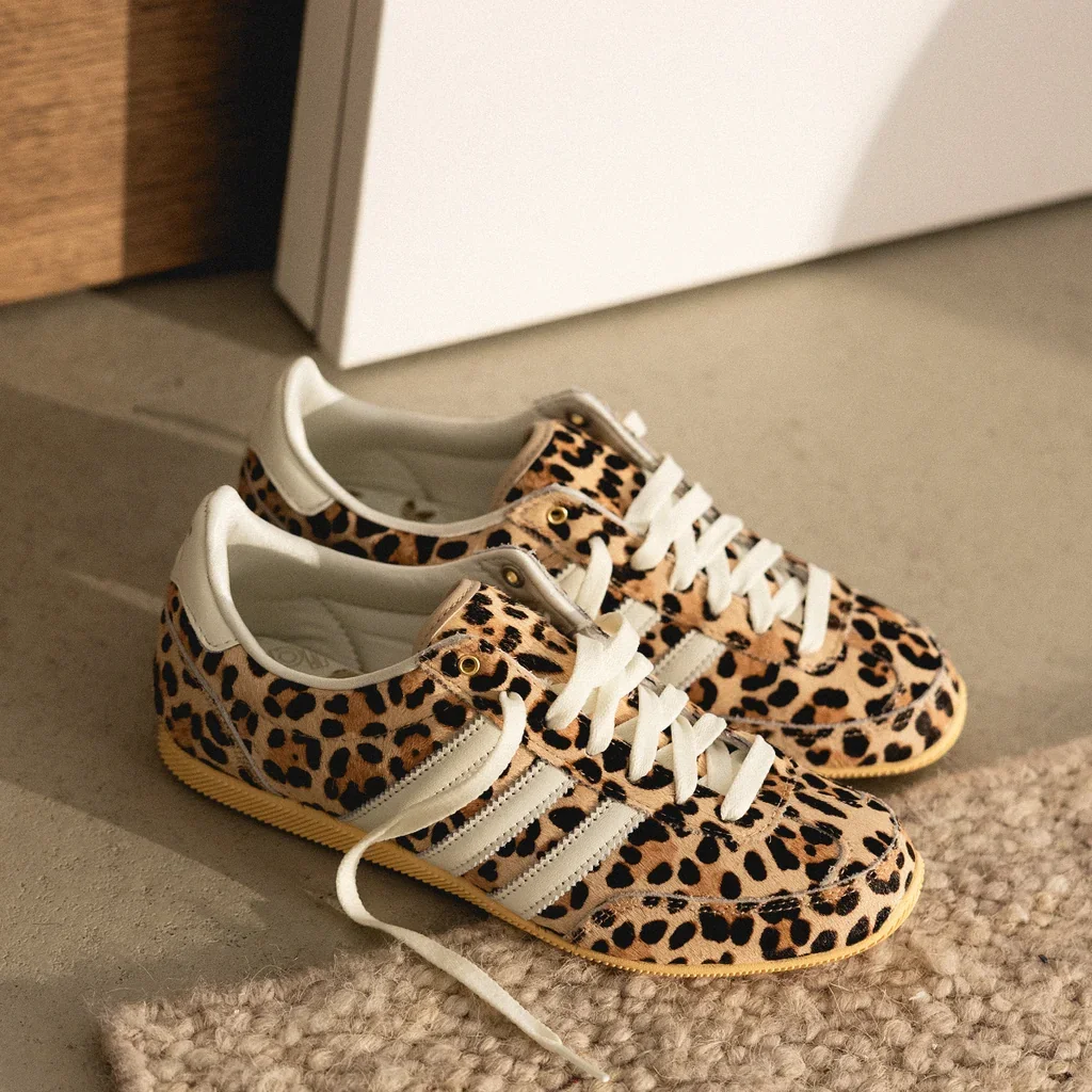 Adidas Japan W Leo Retro-Sneaker mit Pony-Hair-Obermaterial und Gummisohle