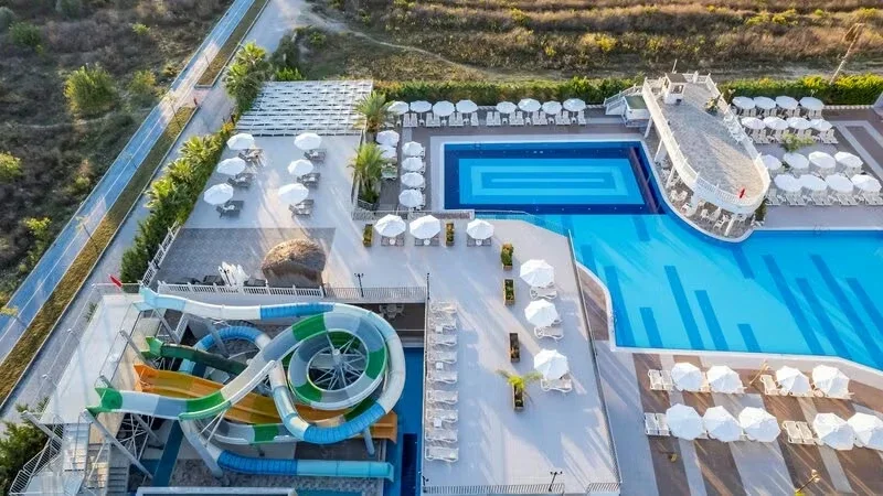 Hotelanlage J'adore Deluxe Hotel & Spa mit Poolbereichen in Side