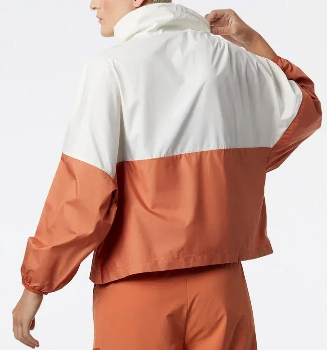 Leichter New Balance Damen-Windbreaker aus Pertex-Material in Sea Salt