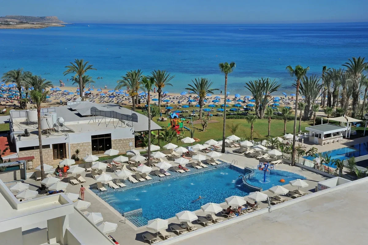 8 Tage Zypern ab 369 € p.P. im 4-Sterne Nelia Beach Hotel inklusive Flug & Frühstück