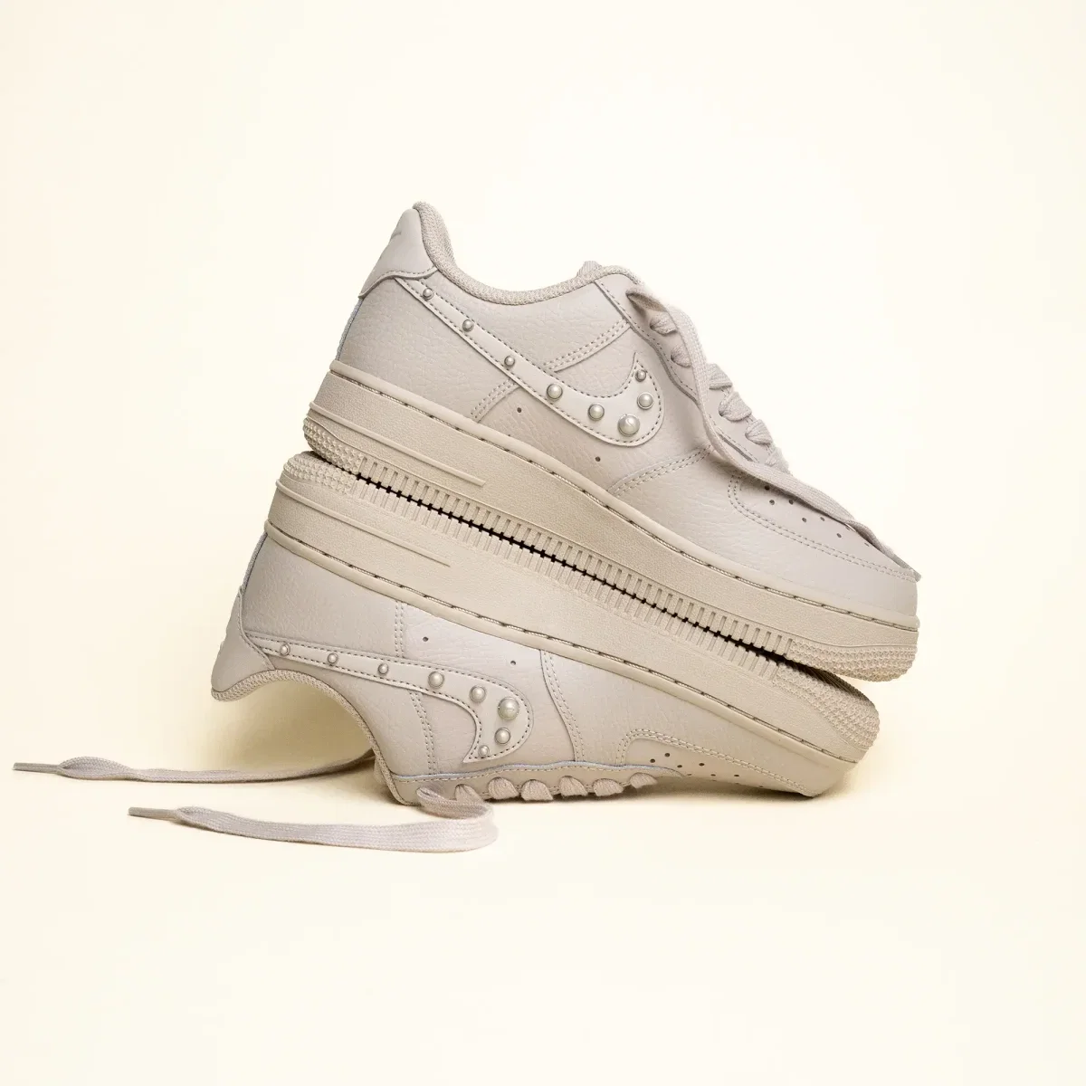 Nike WMNS Air Force 1 07 Cream Ii  Cream Ii  Metallic Silver  White IU7557-236 (Gr. 36 bis 42)