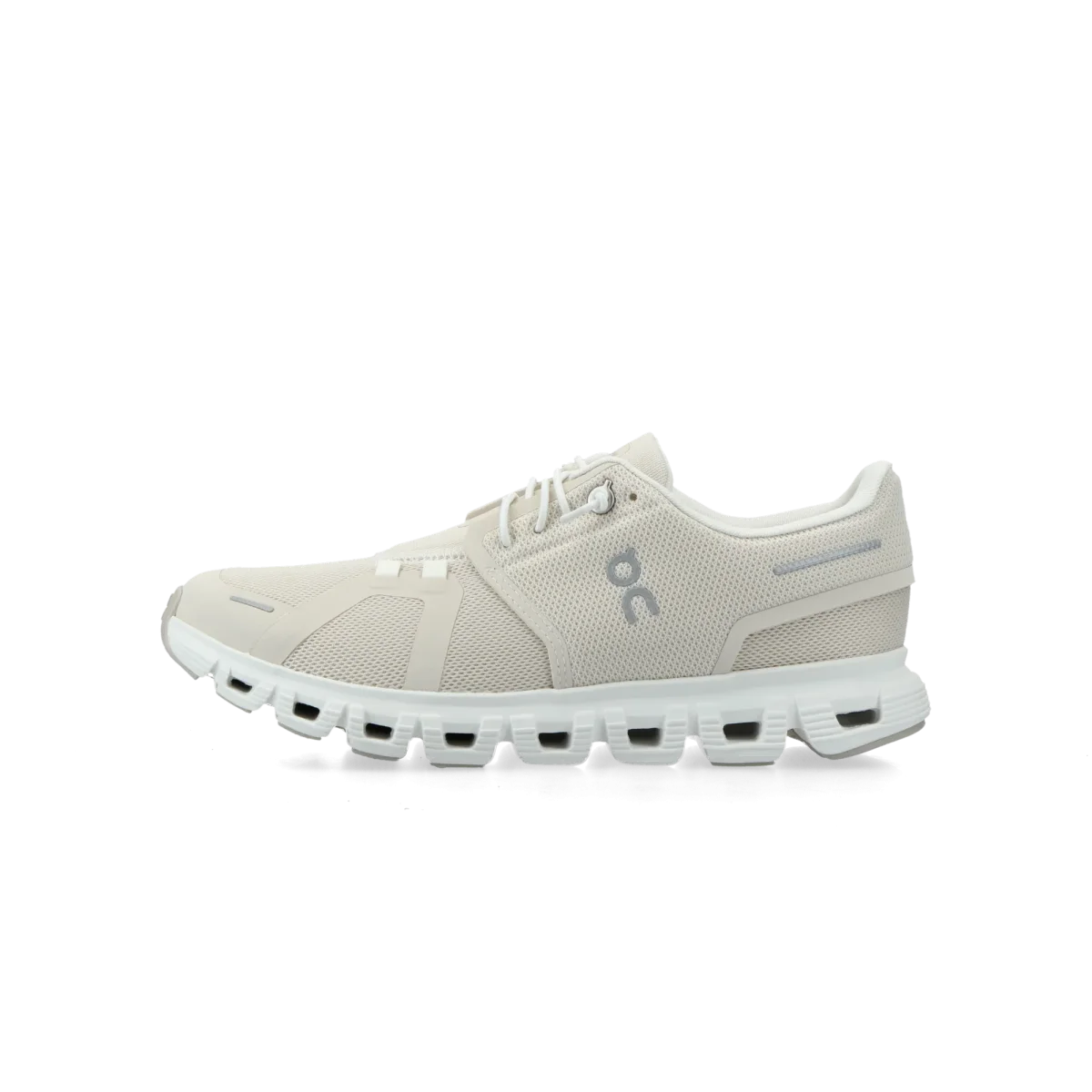 On Cloud 6 W in der Farbvariante Pearl / White