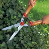 WOLF Garten Heckenschere mit Wellenschliff (20cm Blatt + 10 Jahre Garantie) – für 18,00 € inkl. Prime-Versand (statt 26,99 €)